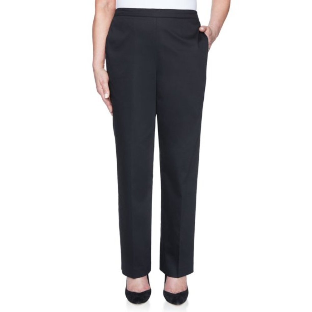 Alfred Dunner Women's Proportioned Short Pants Black. NWT